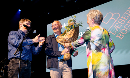 Prisoverrækning ved Det Bibliotekspolitiske Topmøde.