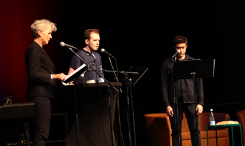 Søs Egelind, Tobias Leander og Thomas Levin opfører Thomas Korsgaards radiohørespil "Chancevask" på Ordkraft 2022.